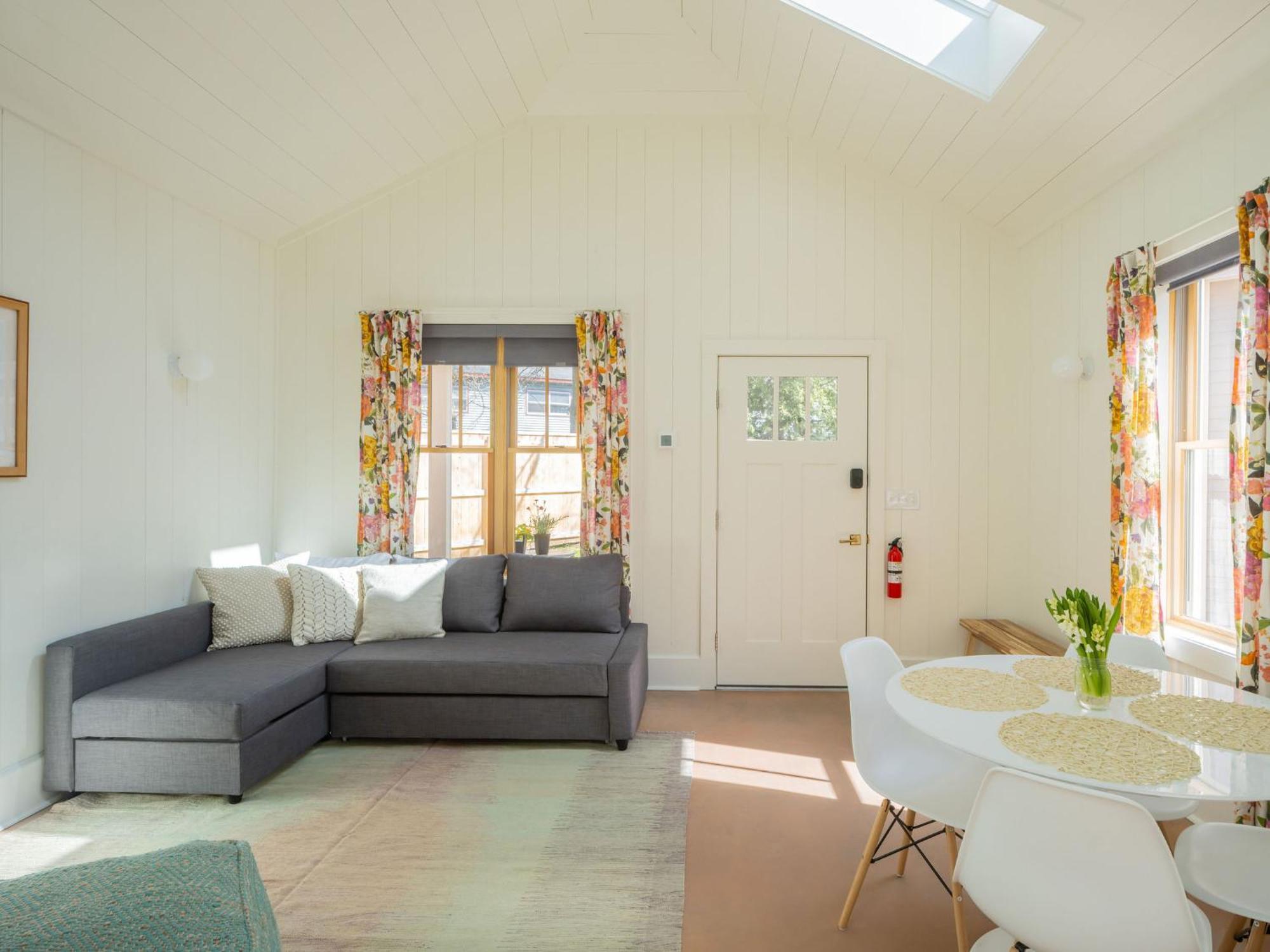 Queen City Bungalow & Cottages Берлингтон Экстерьер фото