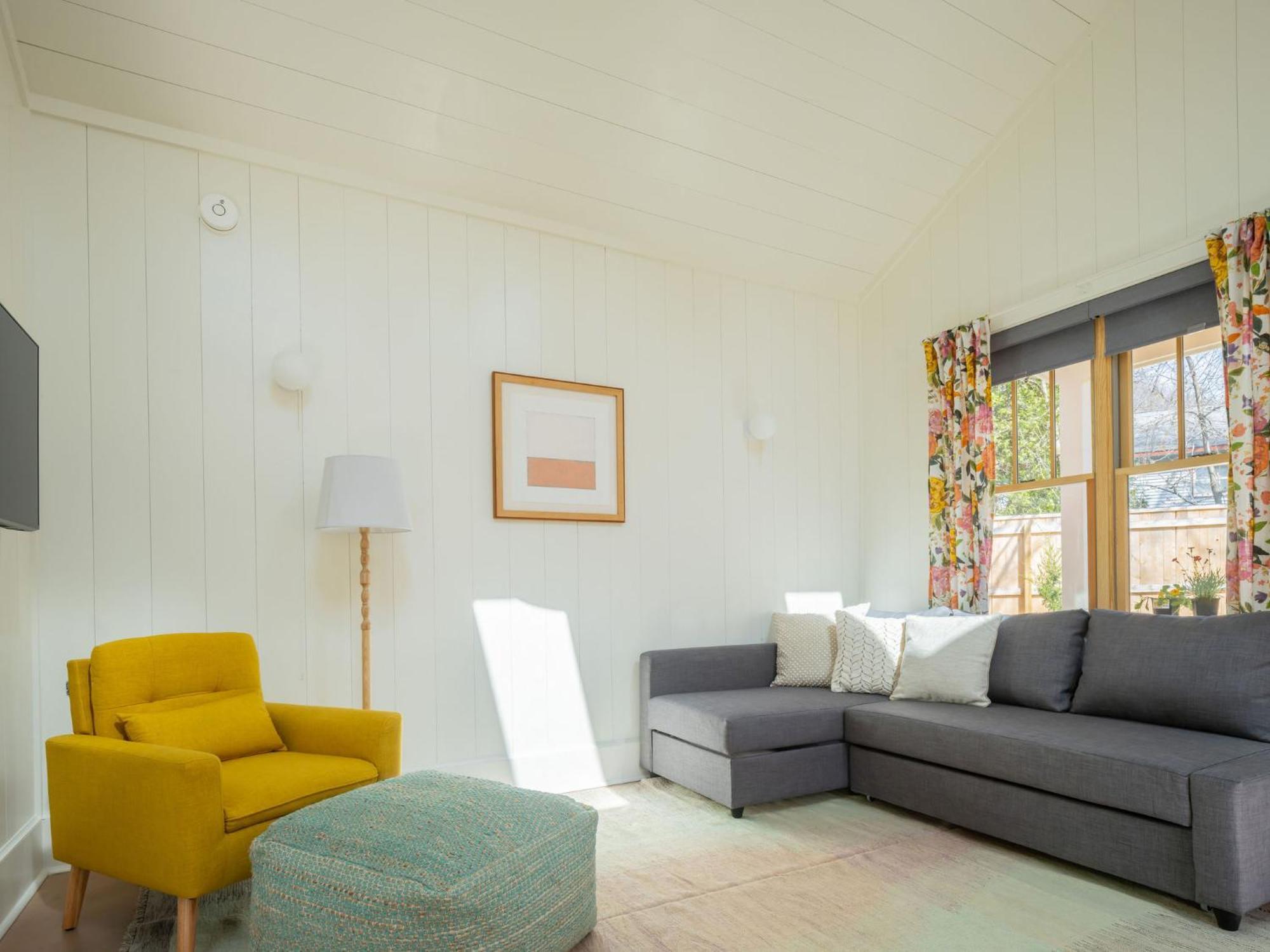 Queen City Bungalow & Cottages Берлингтон Экстерьер фото