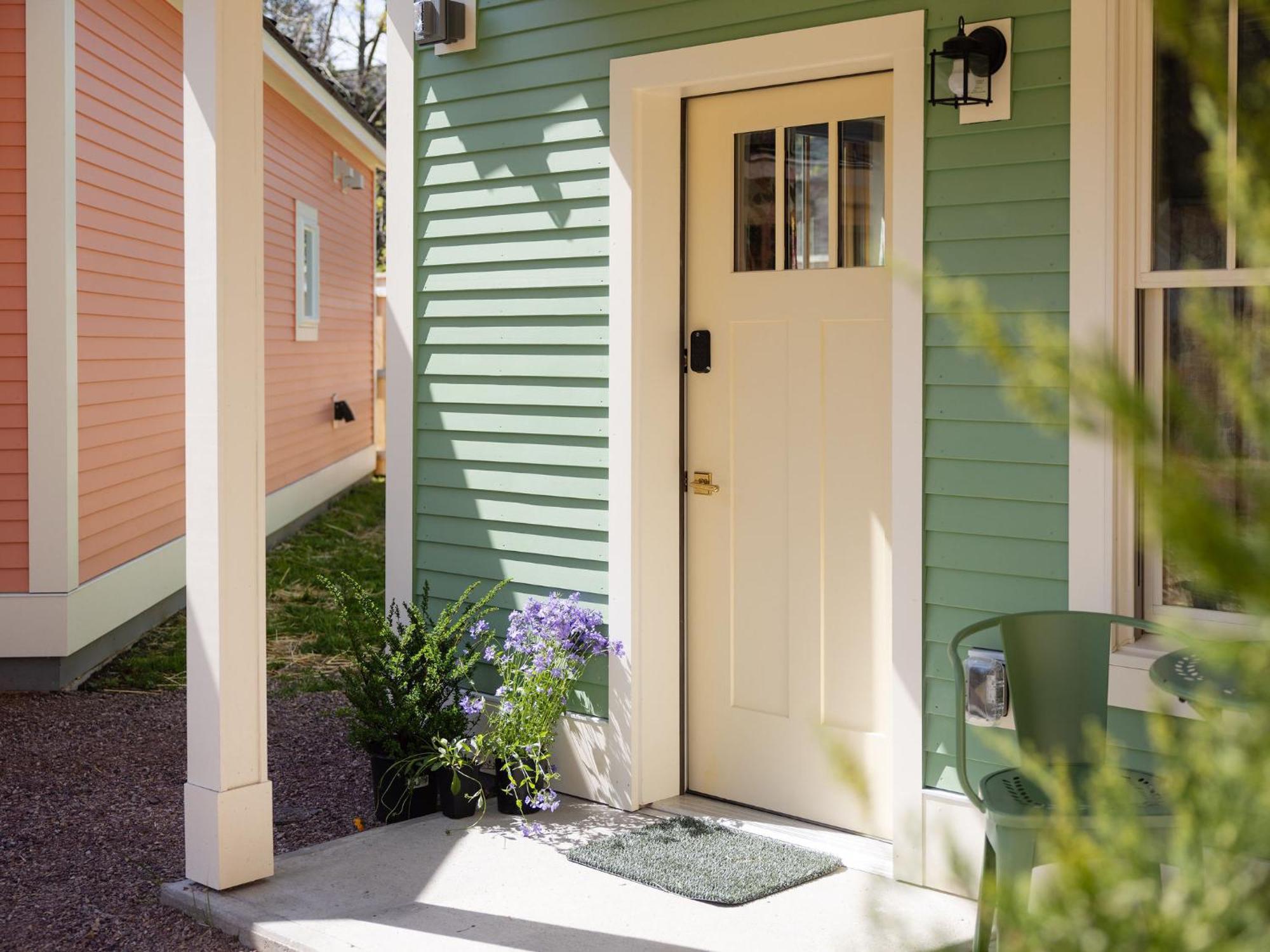 Queen City Bungalow & Cottages Берлингтон Экстерьер фото