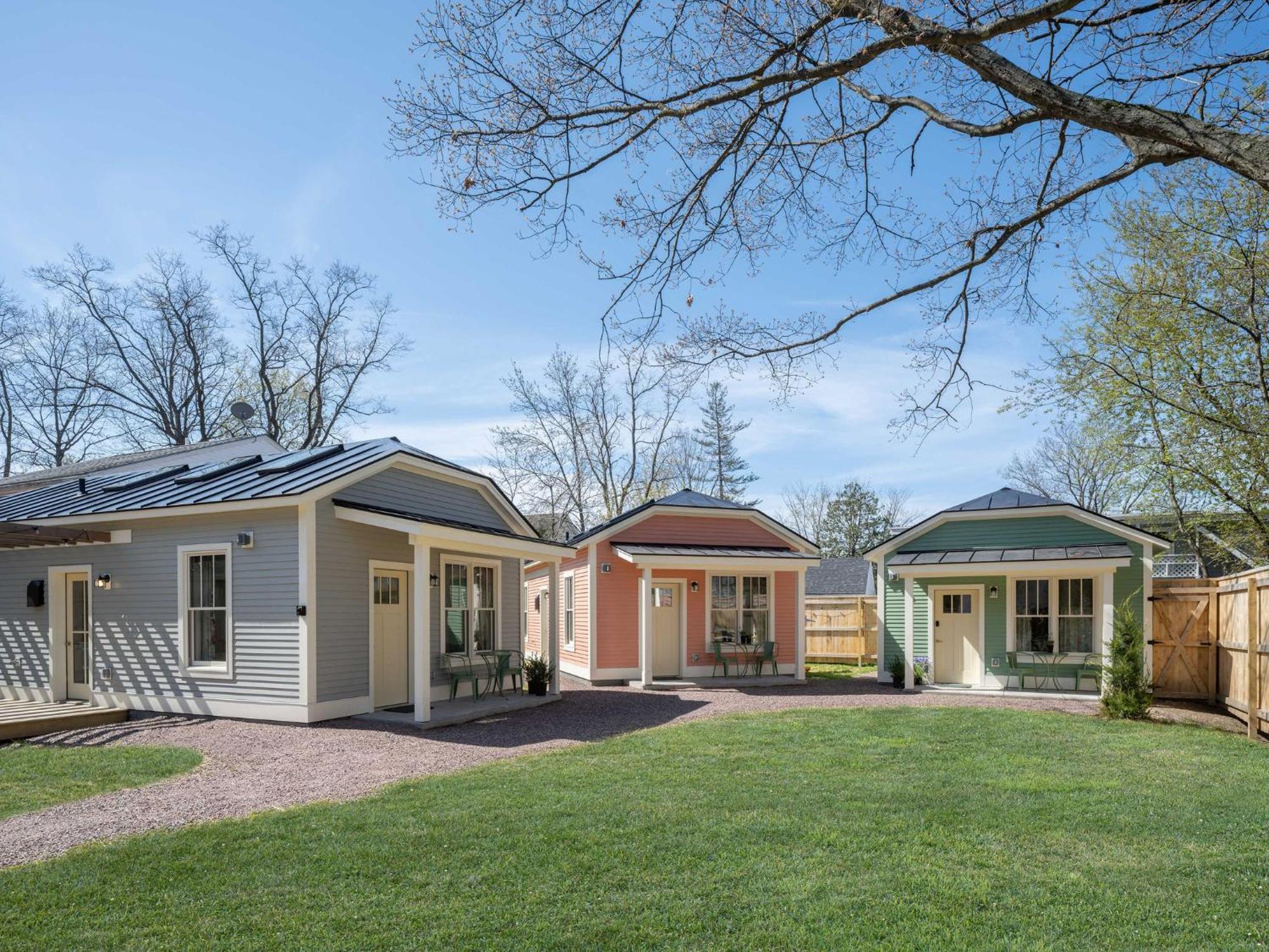 Queen City Bungalow & Cottages Берлингтон Экстерьер фото