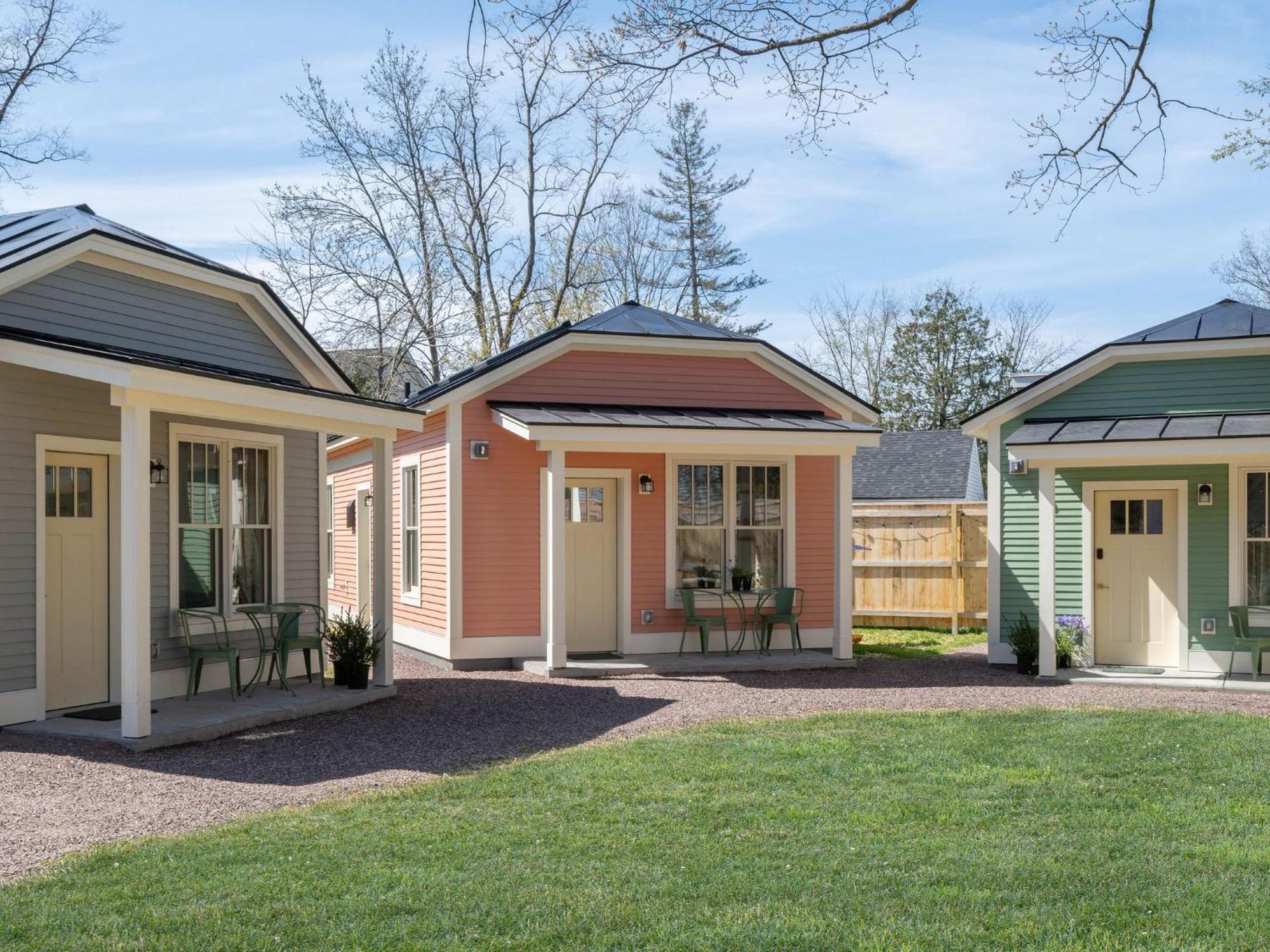 Queen City Bungalow & Cottages Берлингтон Экстерьер фото