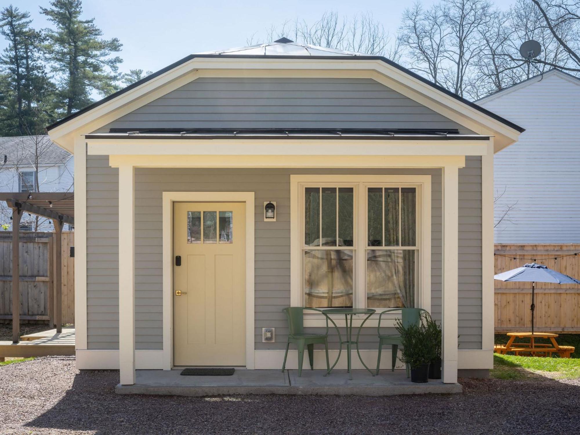 Queen City Bungalow & Cottages Берлингтон Экстерьер фото